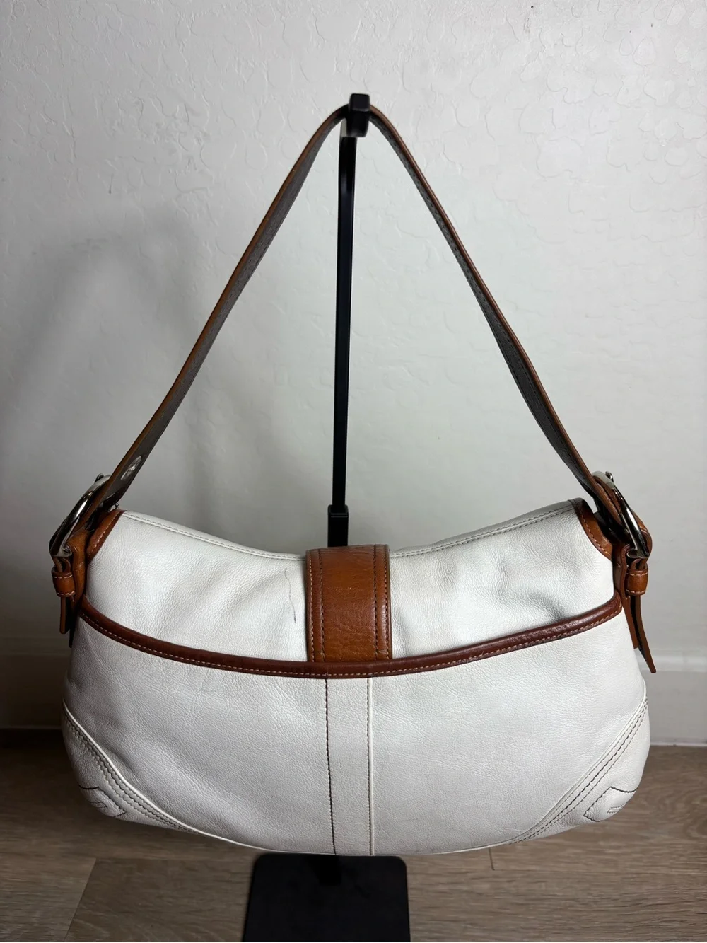 Coach Soho White Leather Buckle Shoulder Bag Brown Trim Y2K Purse